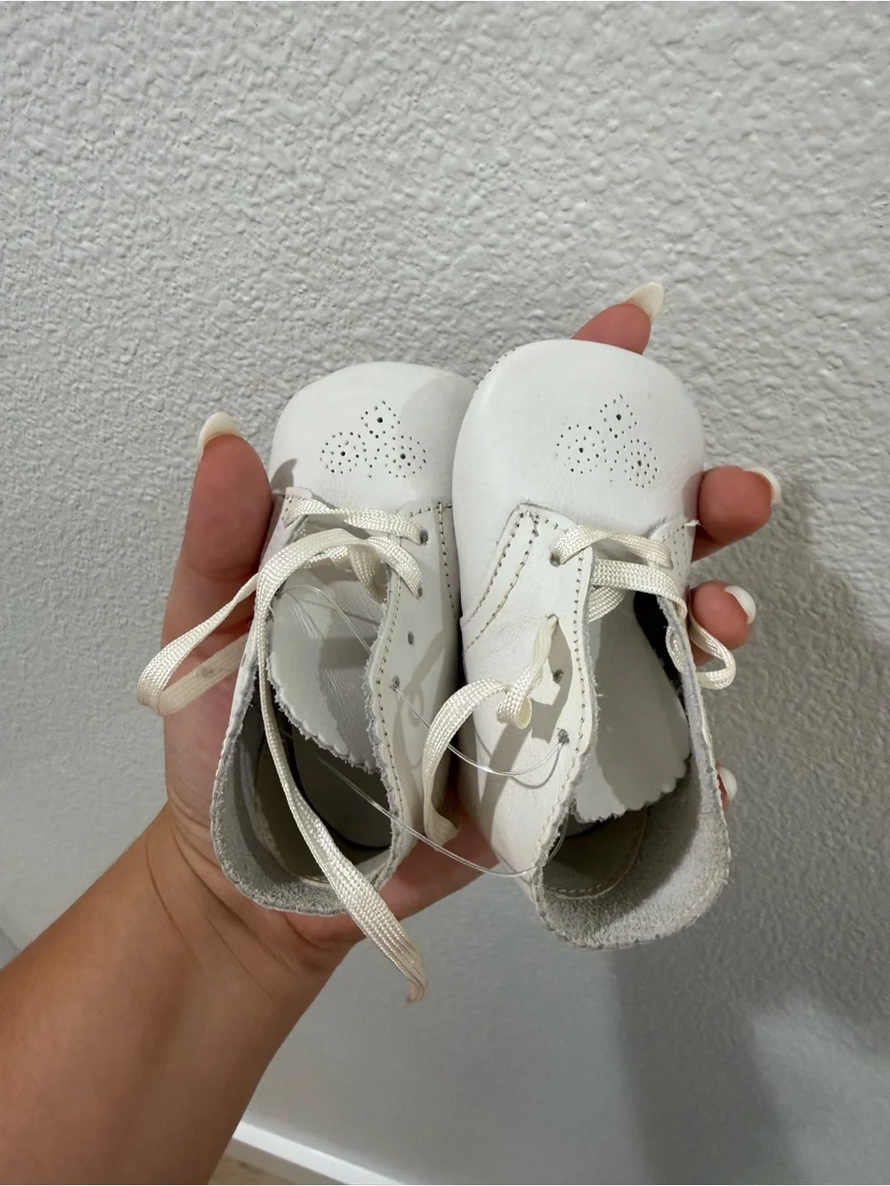 Good condition Vintage & Classic White Baby Booties - Lace-Up